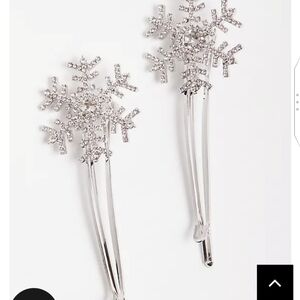 🆕❄️RHINESTONE SNOWFLAKE HAIR CLIPS - SILVER TONE❄️